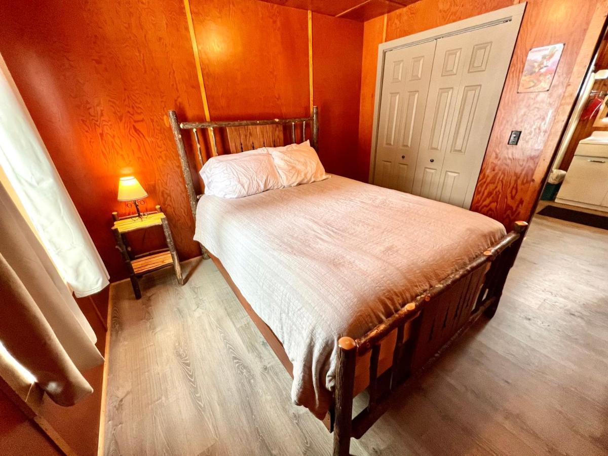 Indian Lake Adirondack Lake Cabins酒店 外观 照片